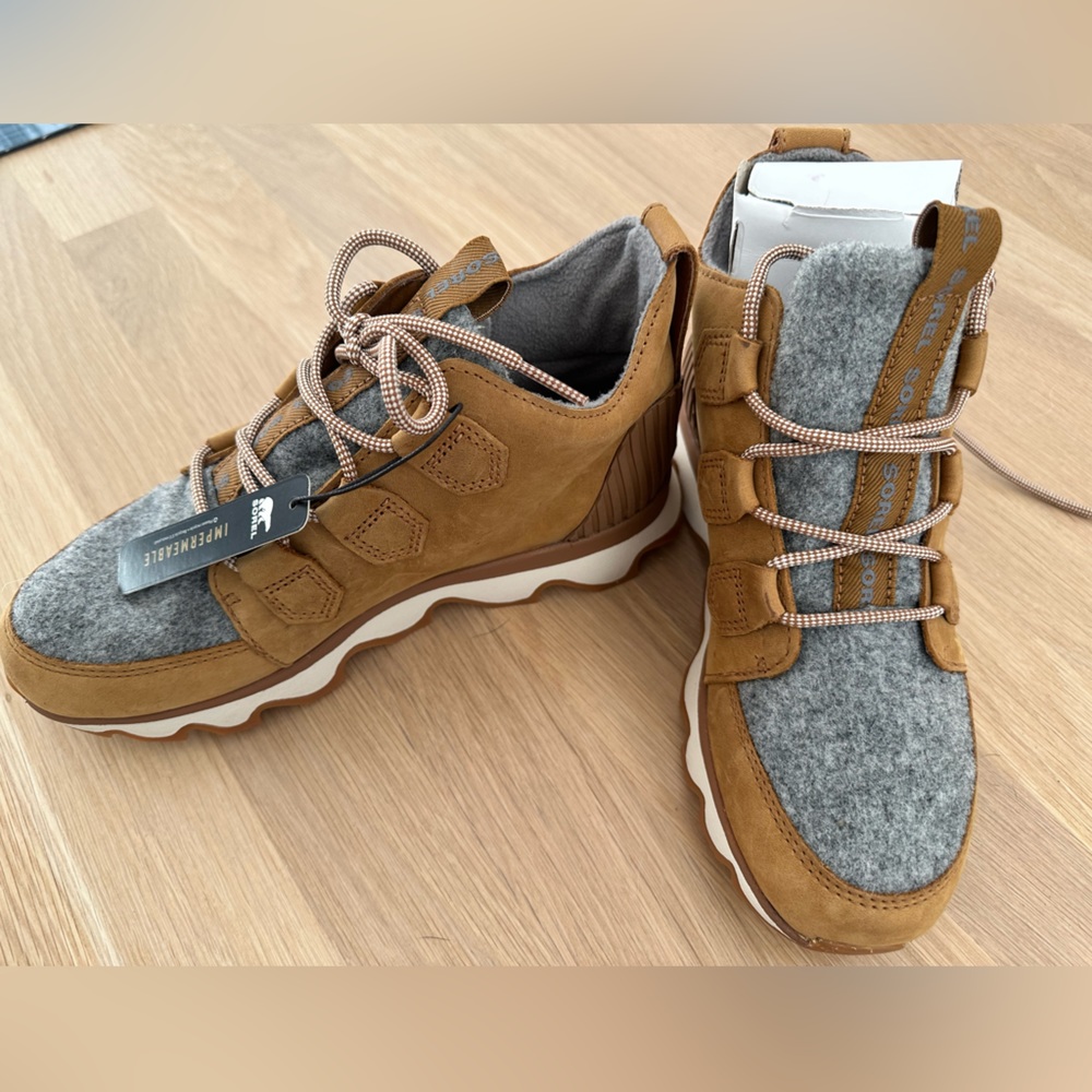 SOREL Kinetic Caribou Snow Boot - Sz 7